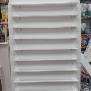 קאפה קרניז עם מדפים לג'יסרים ולעמדת משקפיים לחתונה